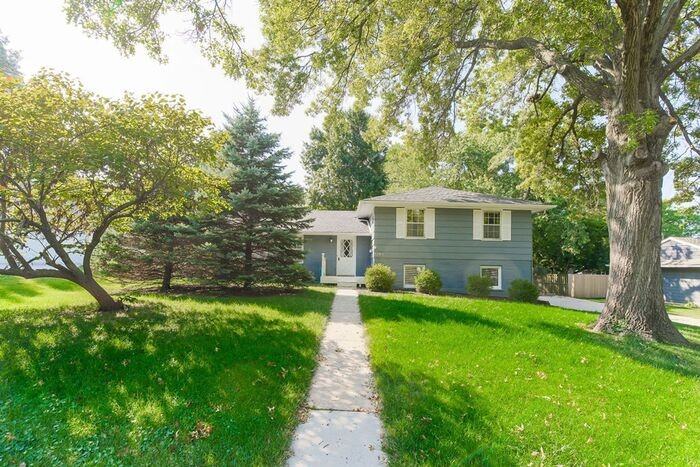 5205 W 79th St - Photo 2 of 31