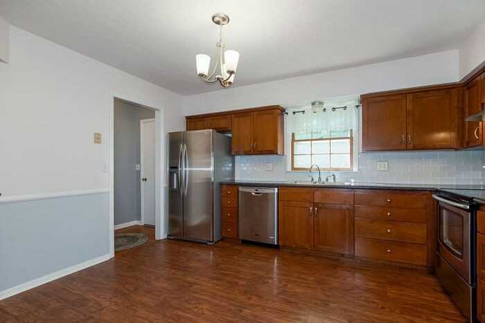 5205 W 79th St - Photo 6 of 31
