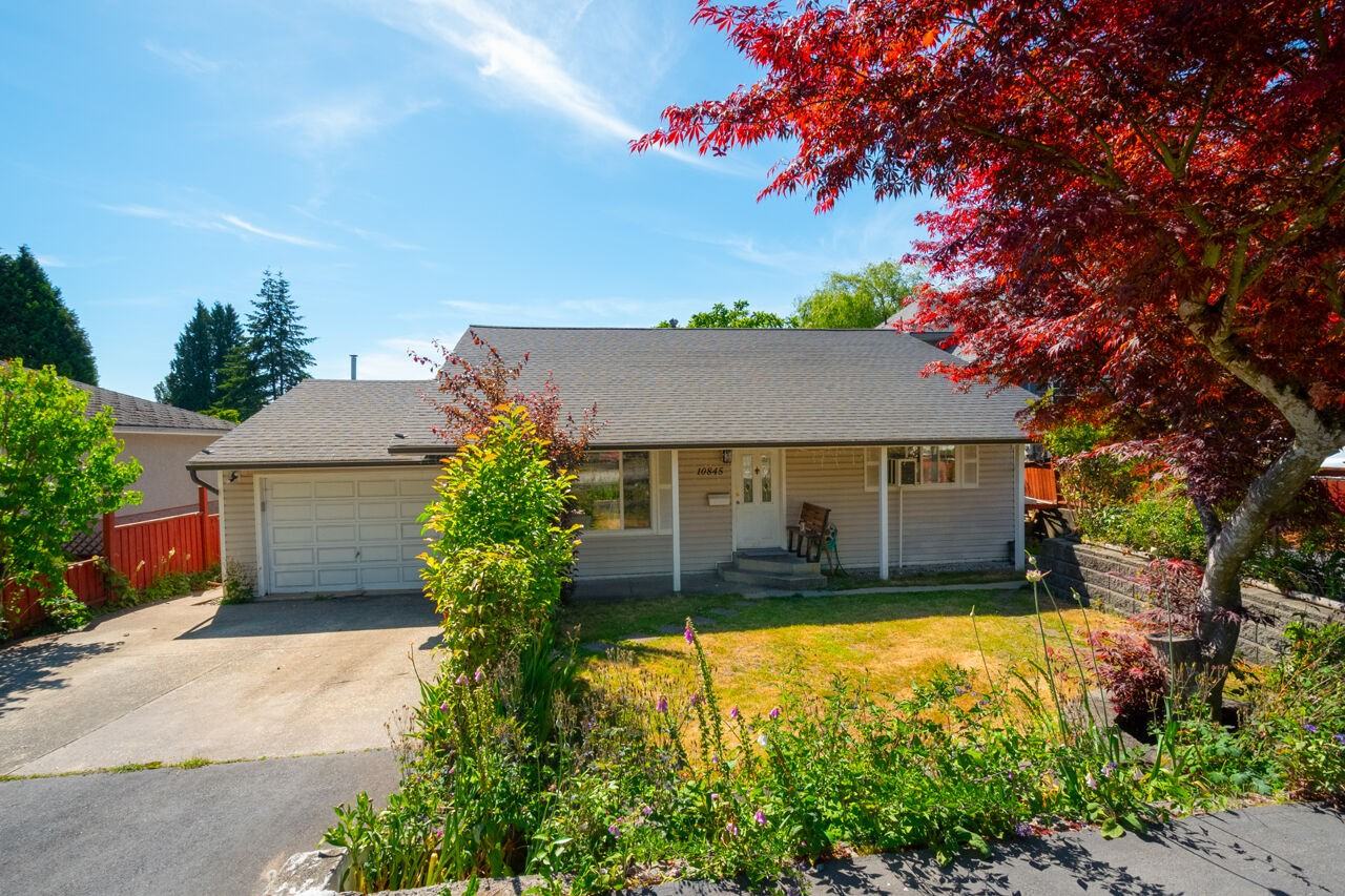10845 142 Street - Photo 3 of 35