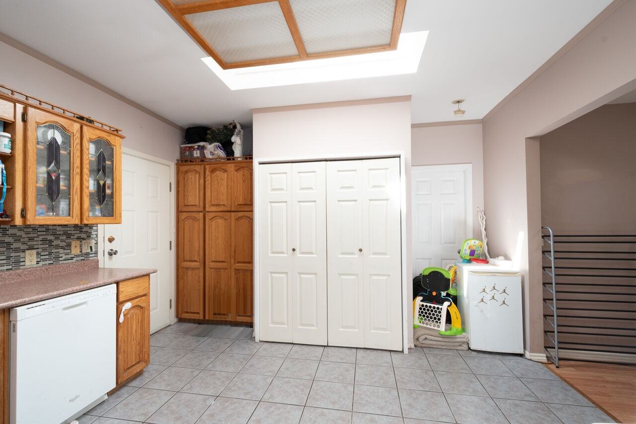 10845 142 Street - Photo 6 of 35