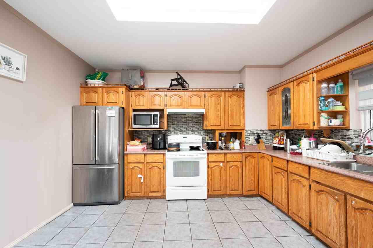 10845 142 Street - Photo 7 of 35