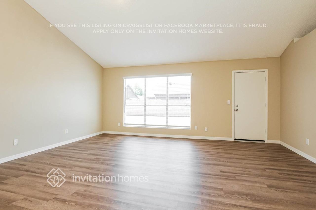8939 W Vogel Ave - Photo 3 of 17
