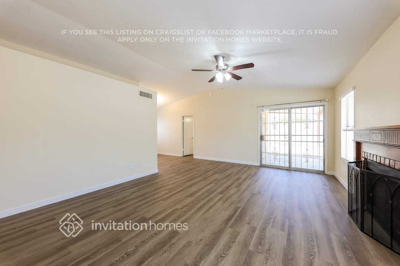 1516 E Kristal Way - Photo 4 of 17