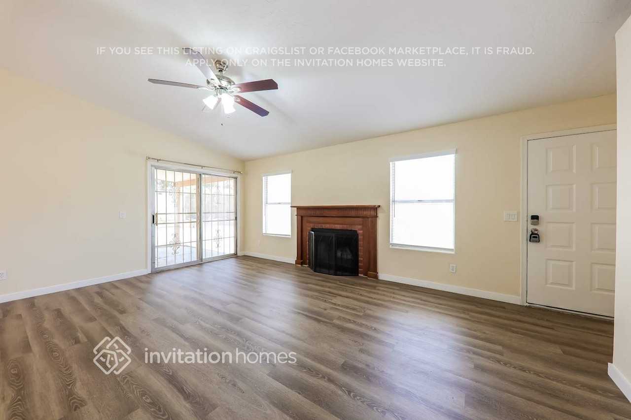 1516 E Kristal Way - Photo 5 of 17