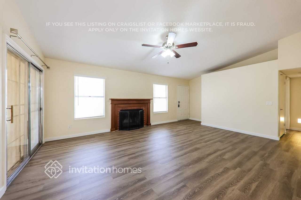 1516 E Kristal Way - Photo 6 of 17