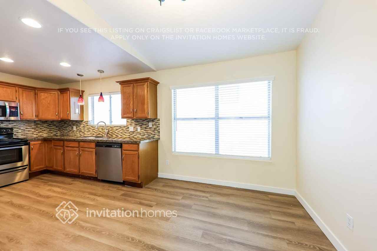 1516 E Kristal Way - Photo 7 of 17