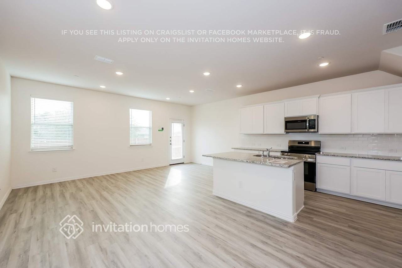 6411 Blue Trl - Photo 3 of 25