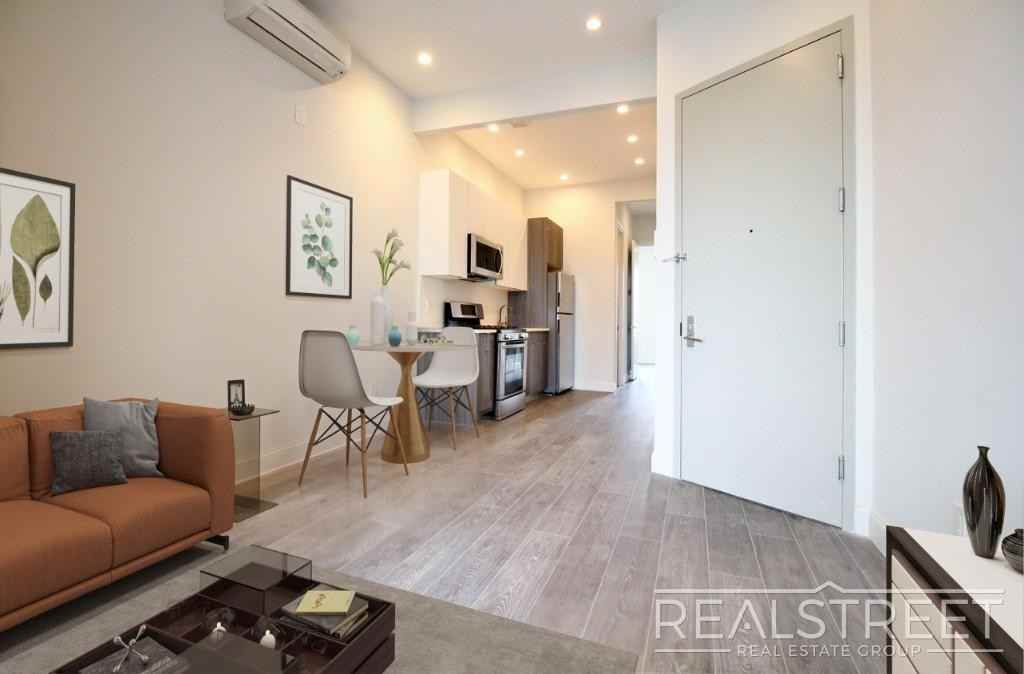2351 Pacific St #4L - Photo 2 of 4