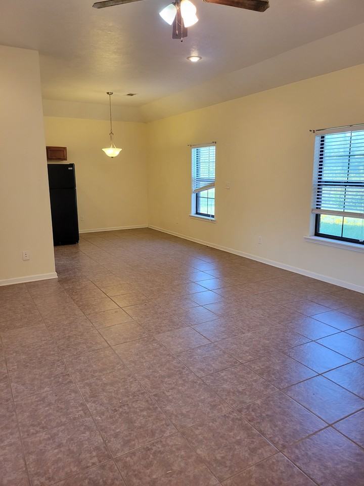 210 Small Oaks Rd #1 - Photo 5 of 32