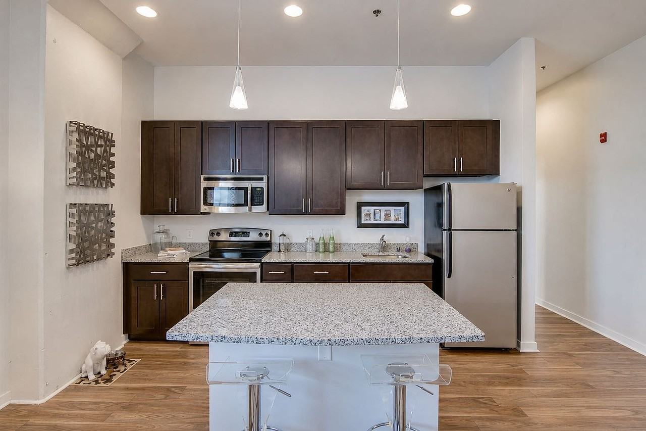 520 Park Avenue - Photo 3 of 39