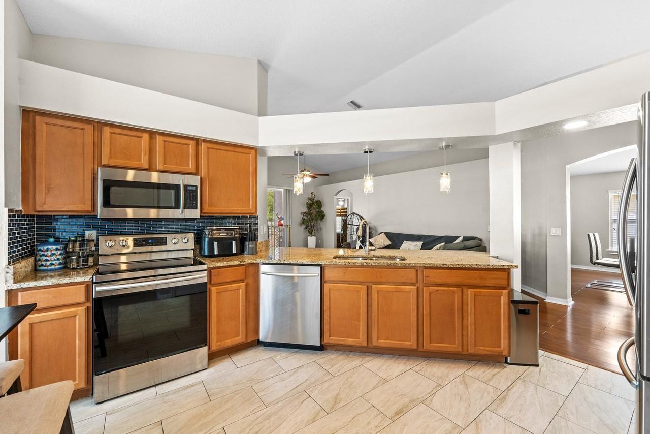 2326 Lawrence Hall St - Photo 4 of 11