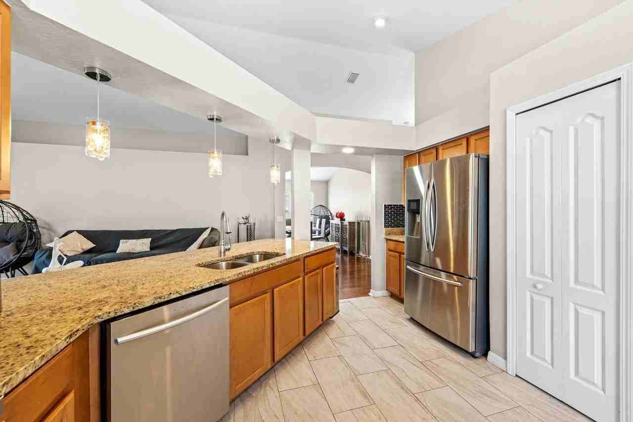 2326 Lawrence Hall St - Photo 5 of 11