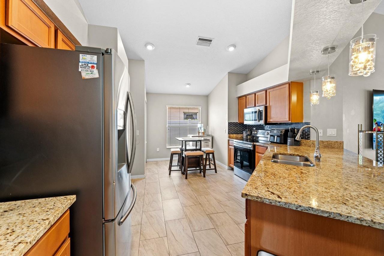 2326 Lawrence Hall St - Photo 6 of 11
