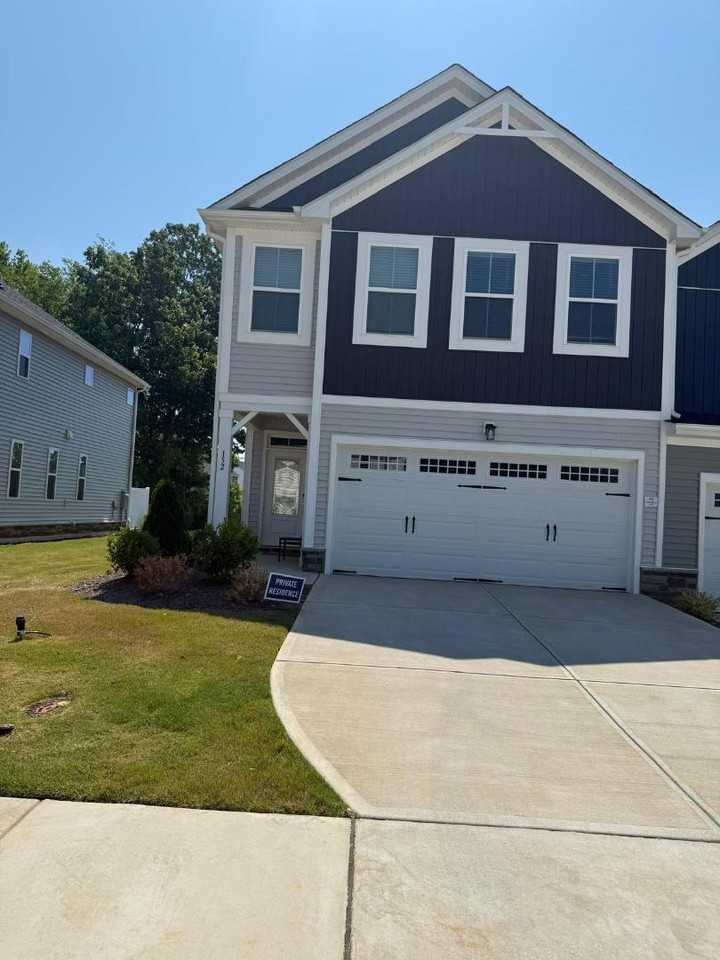 152 Kobus Ct - Photo 3 of 16