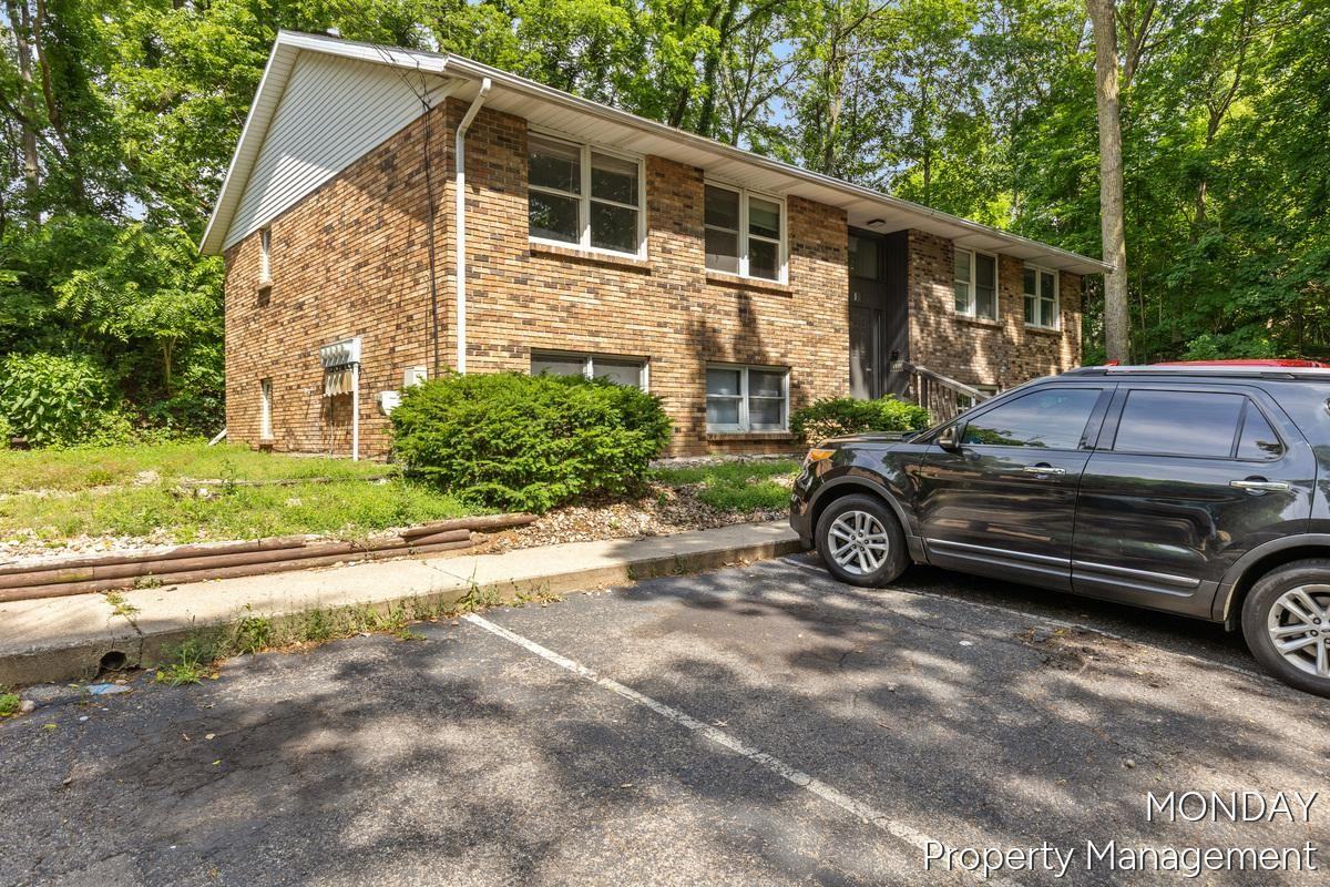 130 S Clarendon St - Photo 4 of 5