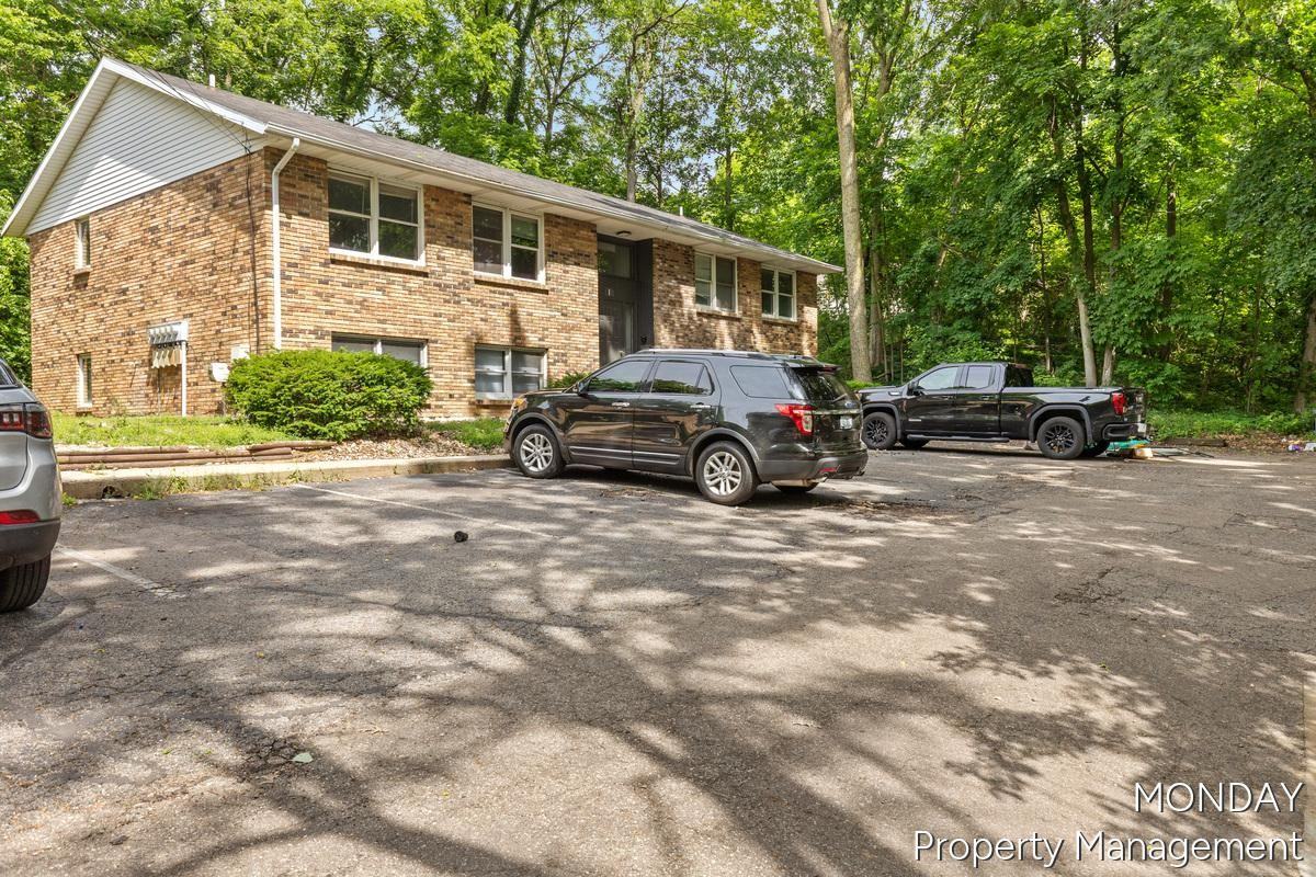 130 S Clarendon St - Photo 5 of 5