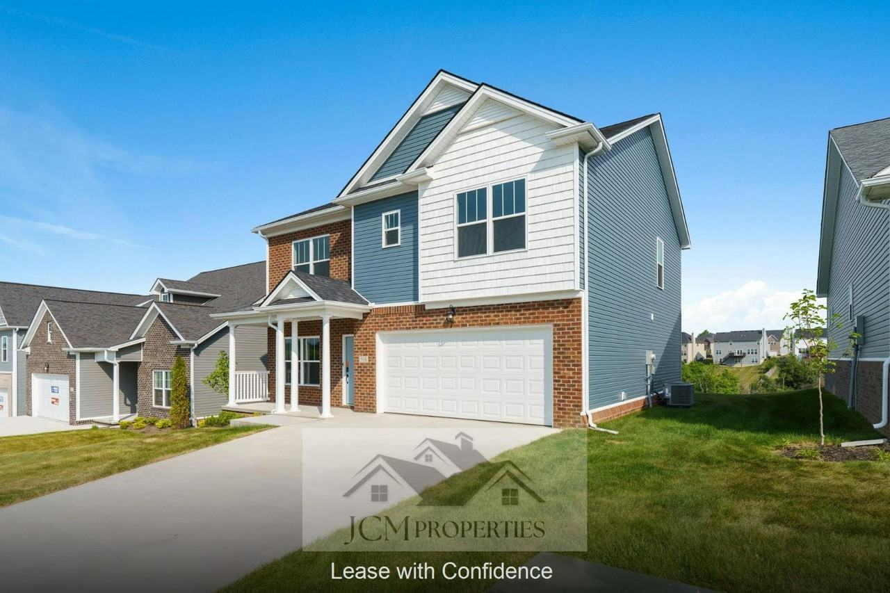 916 Camden Ct - Photo 3 of 11