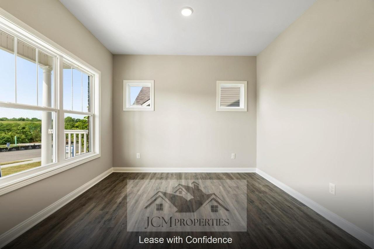 916 Camden Ct - Photo 6 of 11