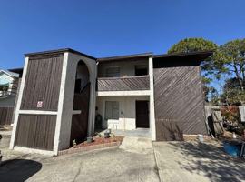 featured image of 136 Country Club Dr
