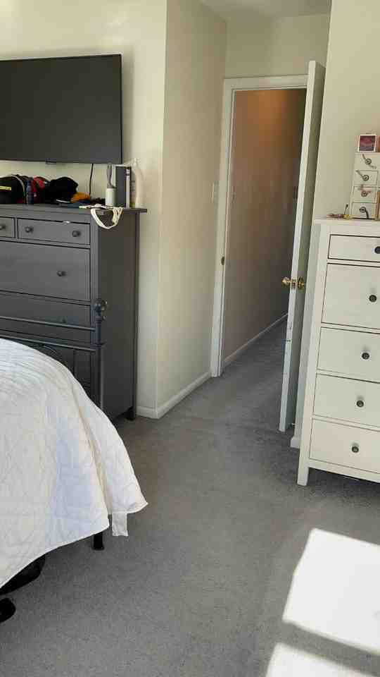 215 Manchester Ave - Photo 5 of 9