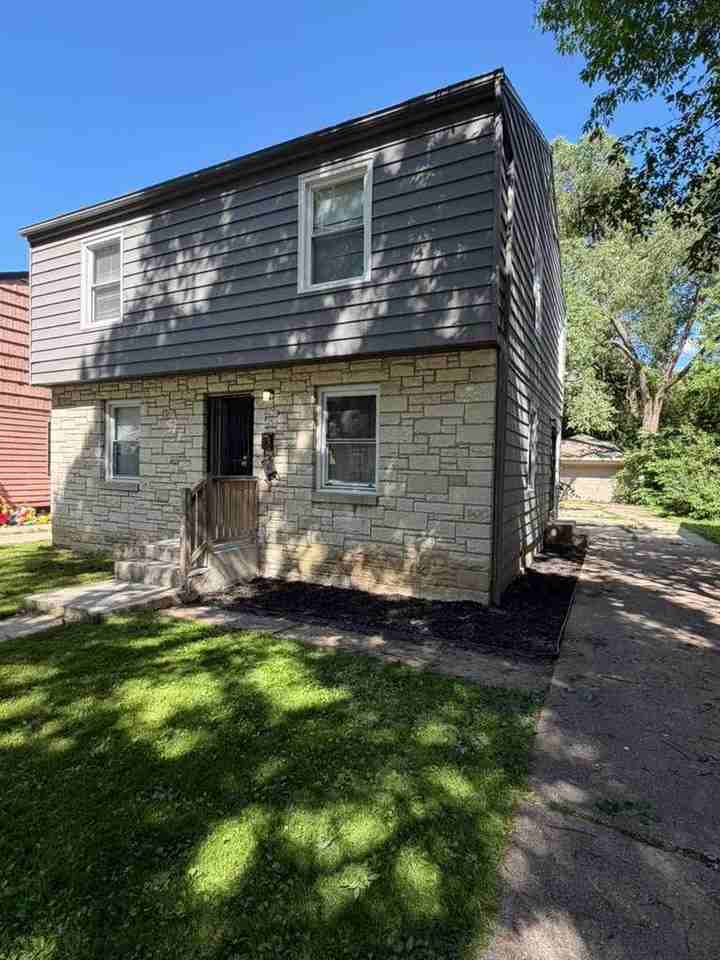 4636 N 46th St - Photo 2 of 4
