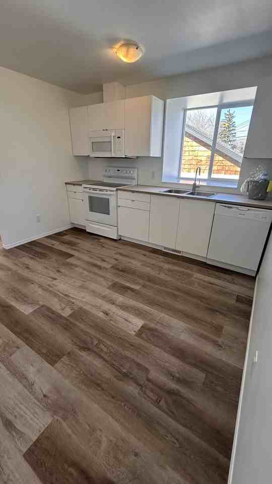 SF234 – Newton Duplex for Rent | Two 3 - Photo 7 of 41