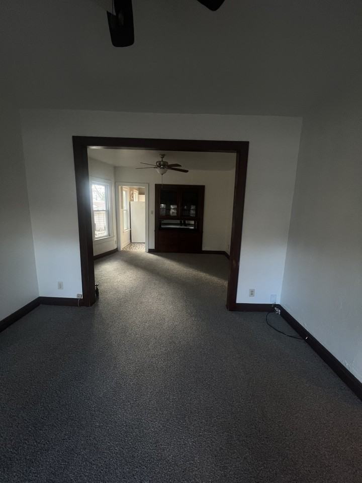 1211 S 72nd St Lowr - Photo 2 of 14