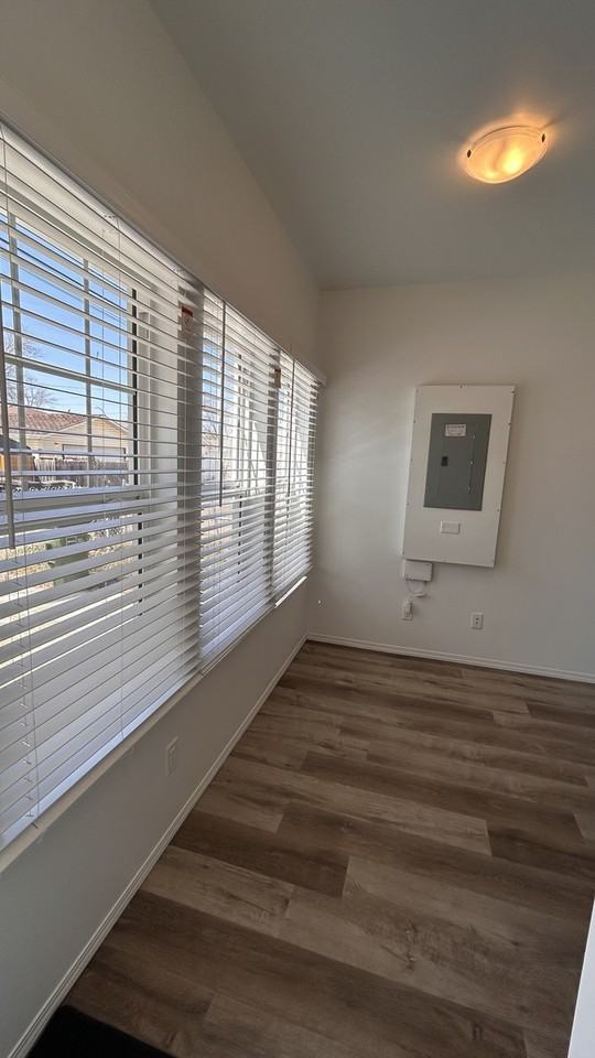 12032 54 St Nw - Photo 5 of 21