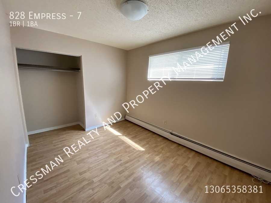 828 Empress St - Photo 4 of 5