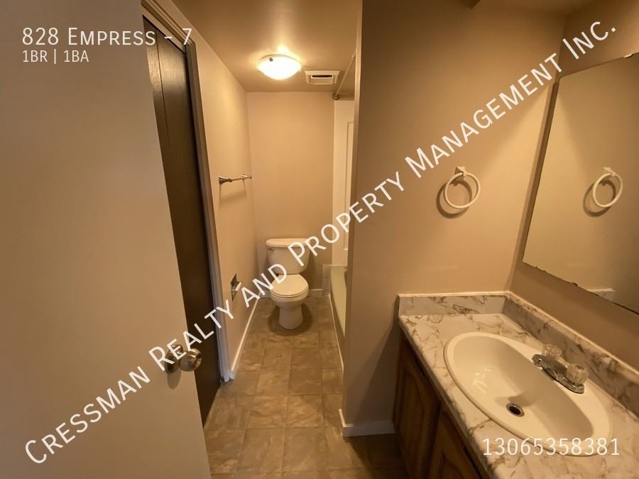828 Empress St - Photo 5 of 5
