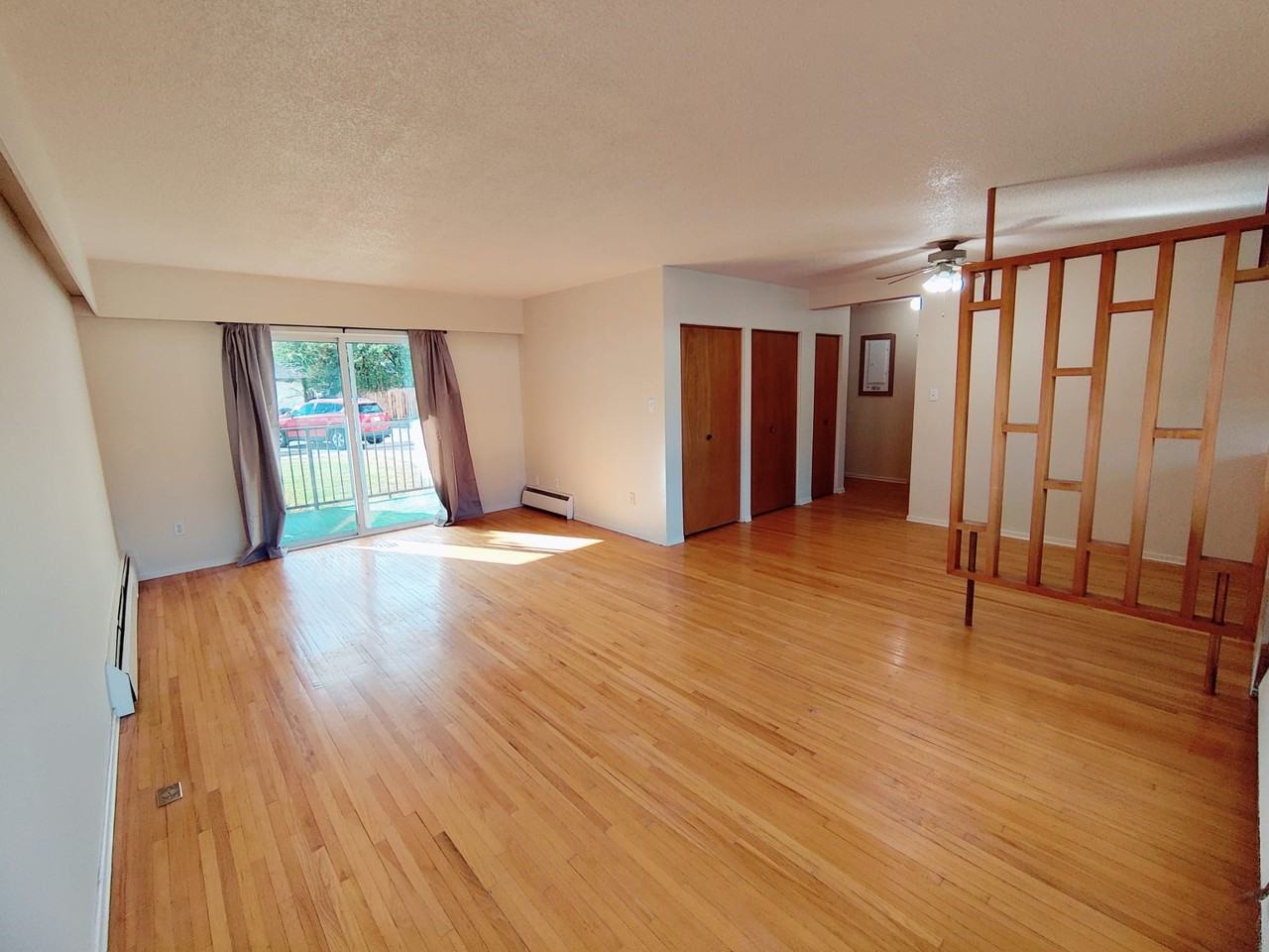 471 Winnipeg St - Photo 3 of 20