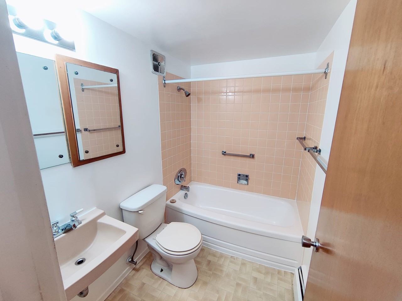 471 Winnipeg St - Photo 7 of 20