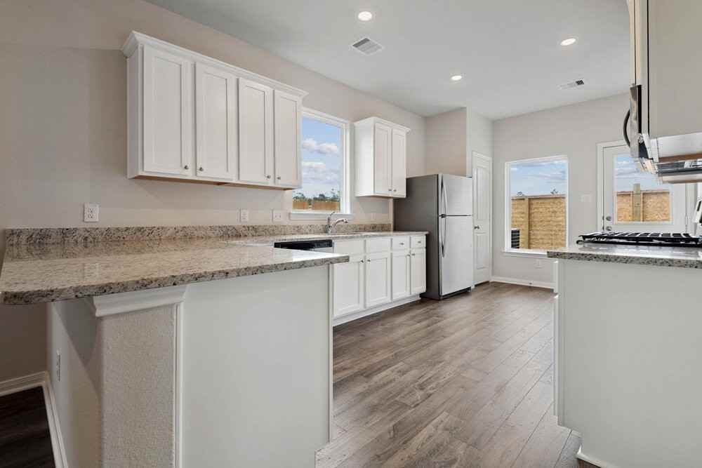 15667 Plum Brook Dr - Photo 5 of 21