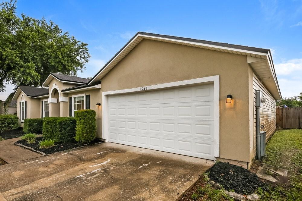1266 Summit Oaks Dr E - Photo 3 of 16