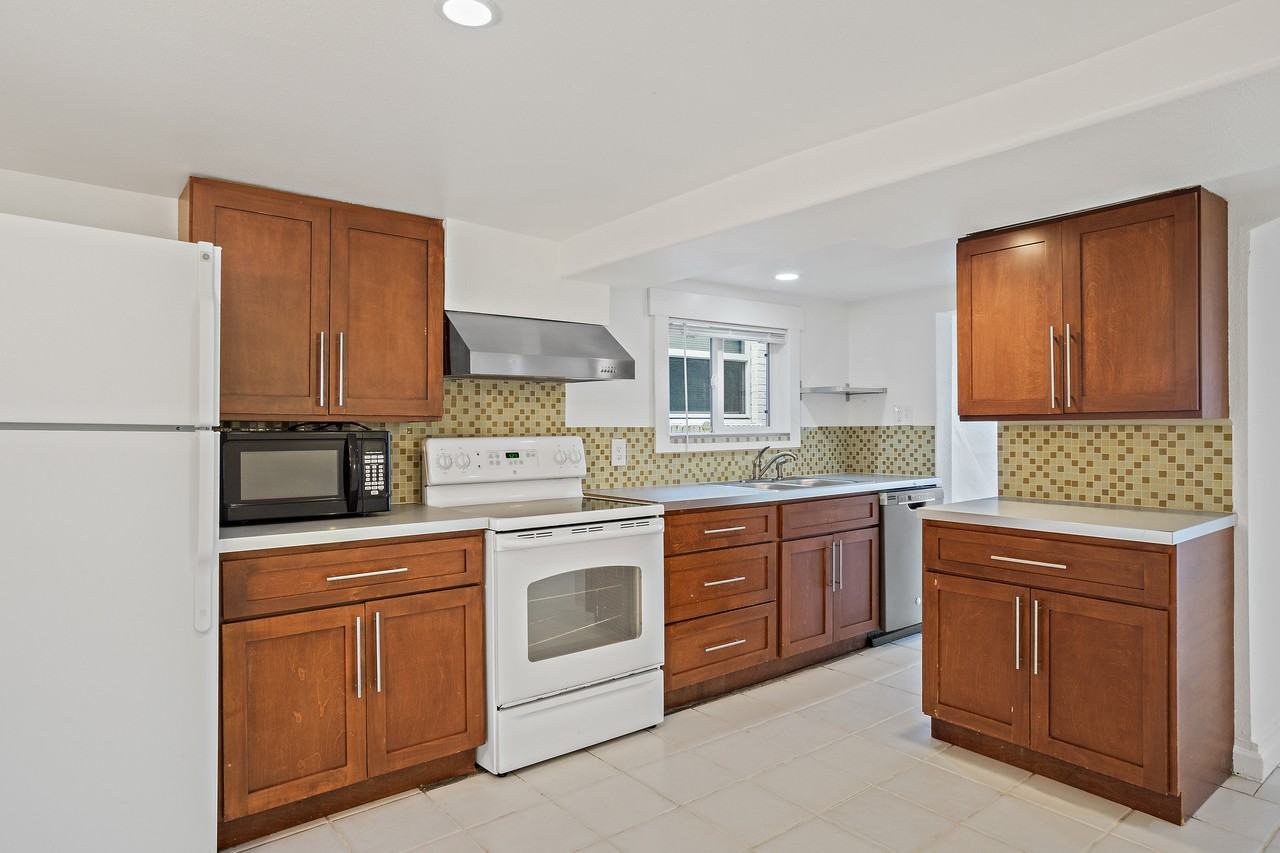 2136 Alki Ave Sw #102 - Photo 6 of 21