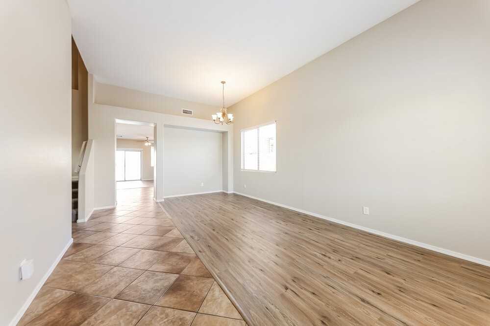 40810 N Hudson Ct - Photo 5 of 17