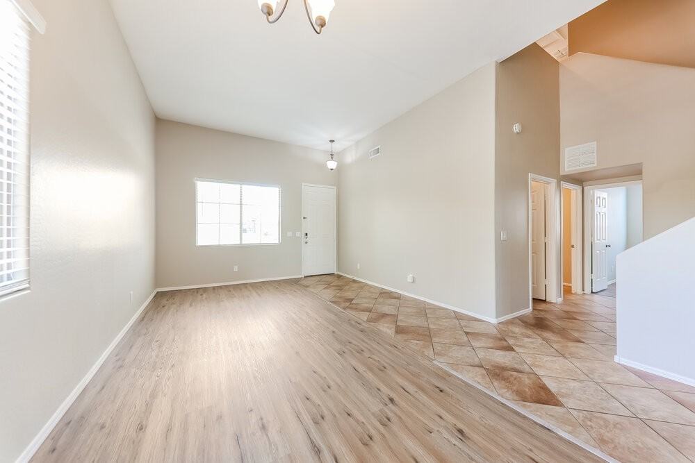 40810 N Hudson Ct - Photo 6 of 17