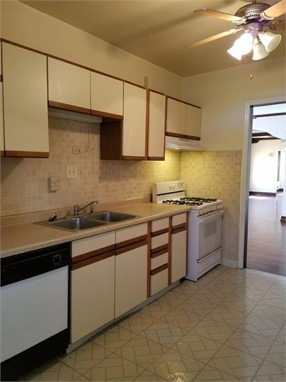 624 W Stephenson St #2 - Photo 2 of 10