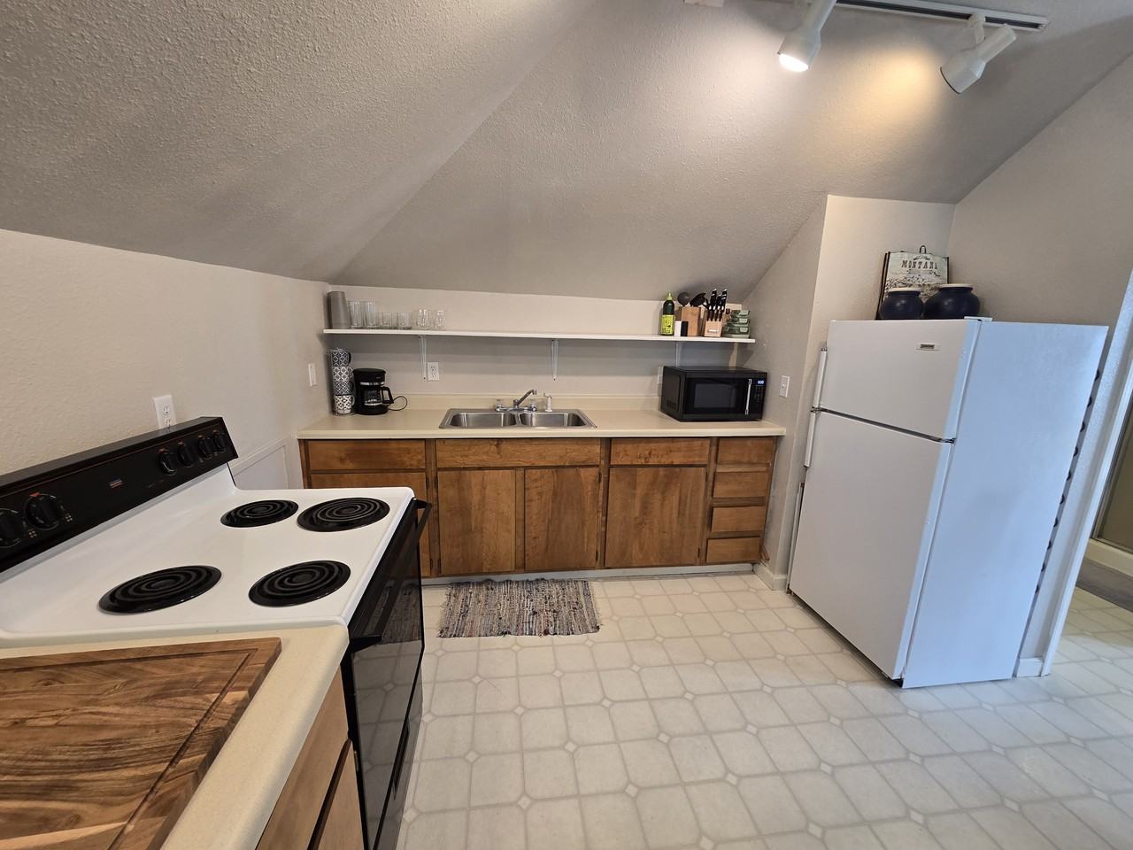 803 W Main St #4 - Photo 5 of 16