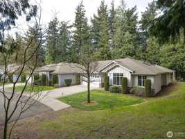 featured image of 237 Creekview Crst #1