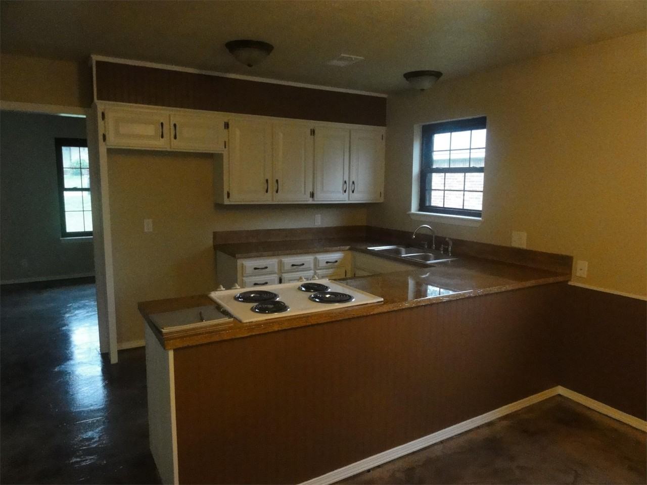 1217 Guinn Ln - Photo 2 of 8