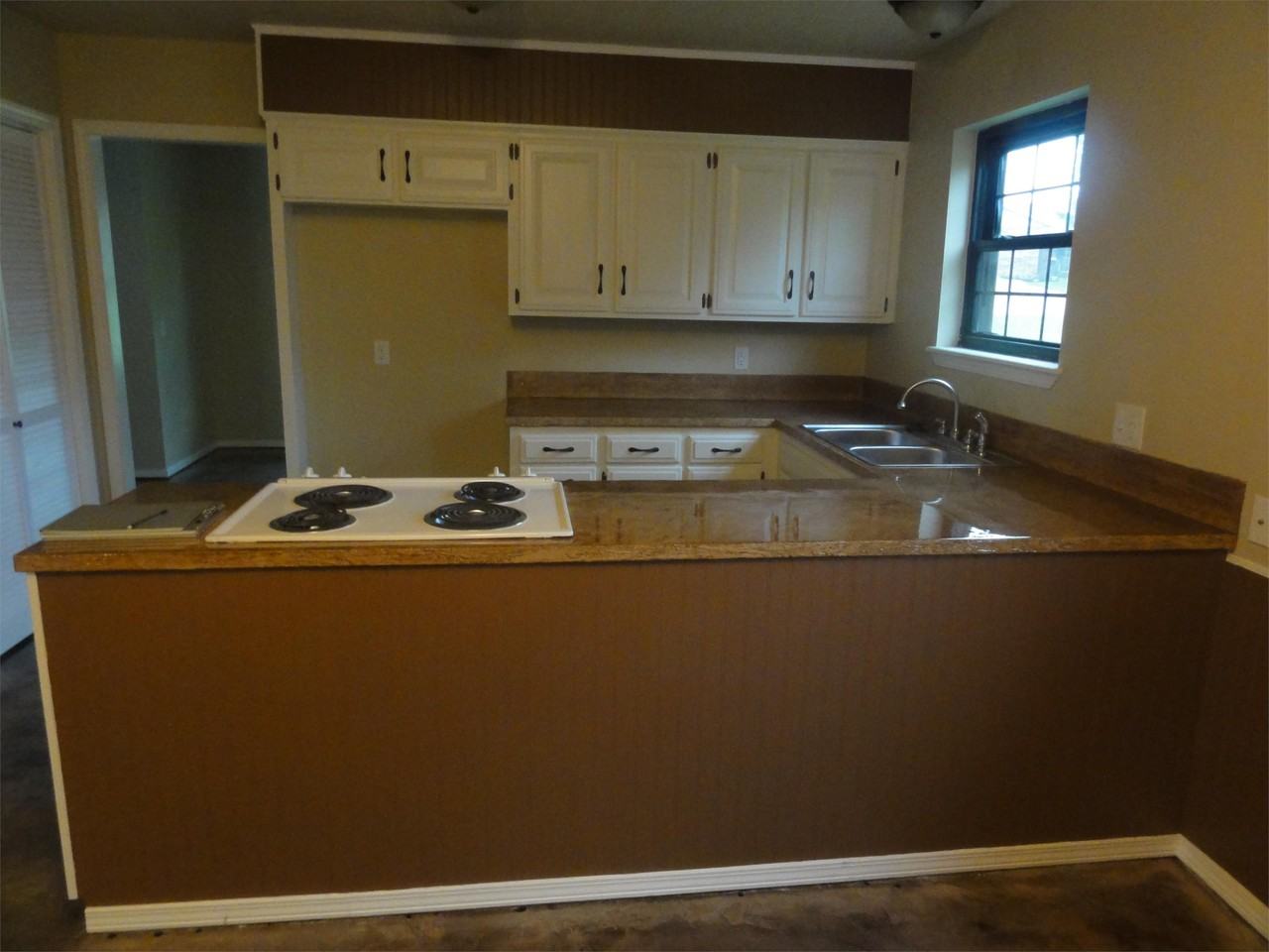 1217 Guinn Ln - Photo 3 of 8