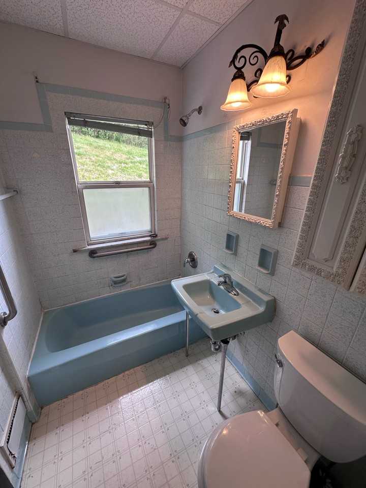 204 Shoup St #1 - Photo 3 of 13