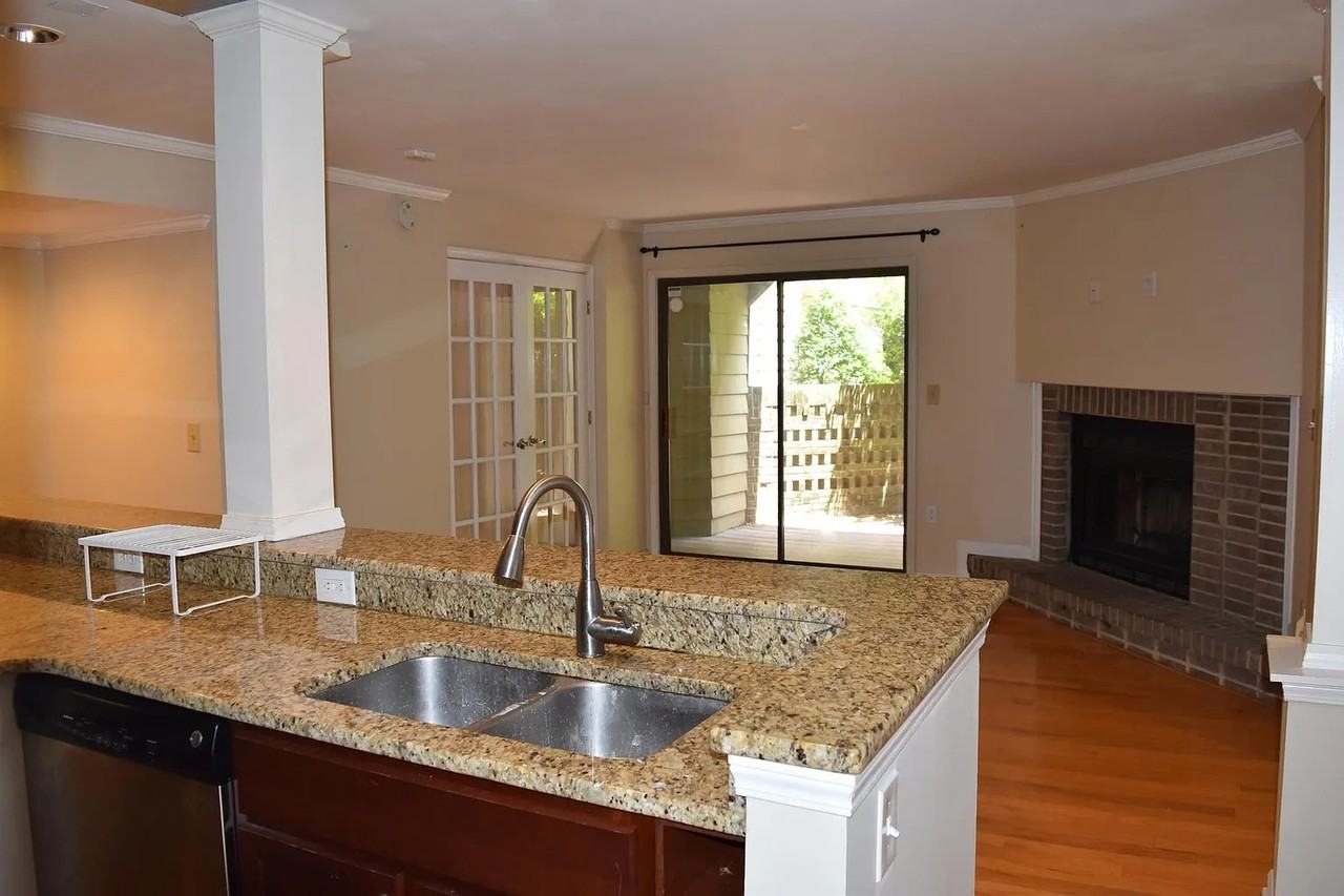 413 W 8th St #1 - Photo 2 of 11