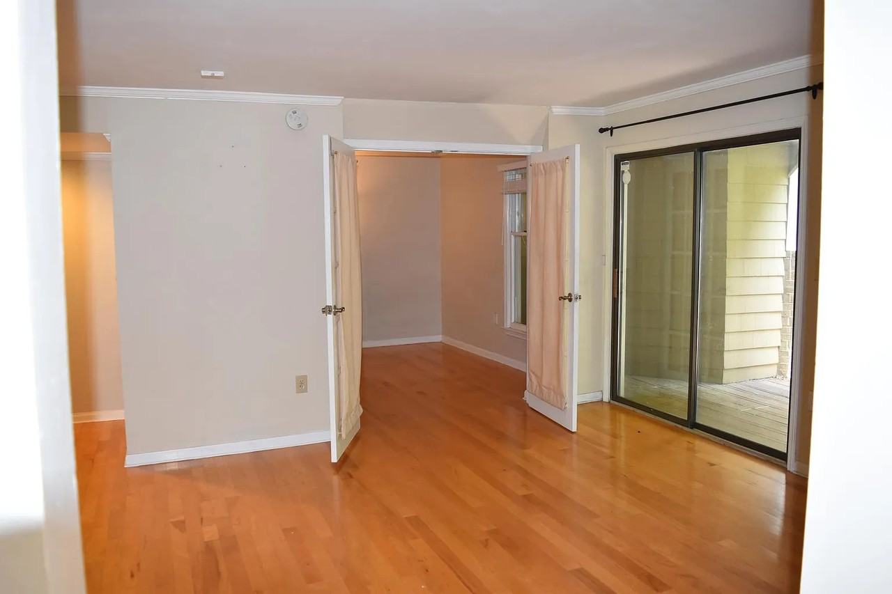 413 W 8th St #1 - Photo 6 of 11