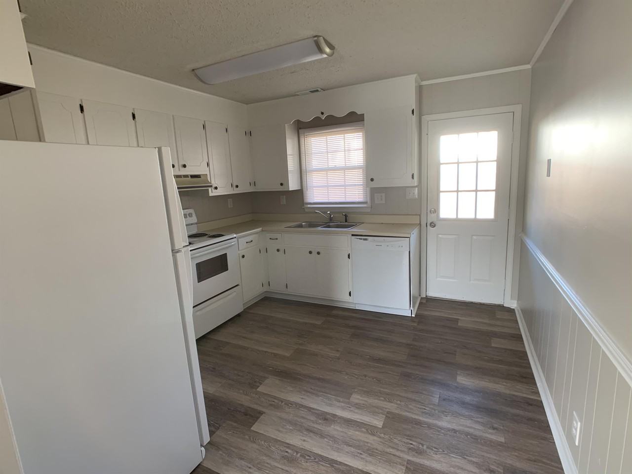 221 Welch Ave #B - Photo 3 of 9