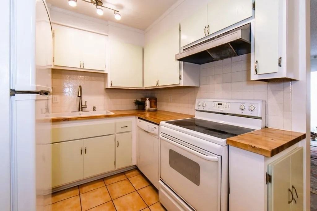 6199 Canterbury Dr #1 - Photo 5 of 15