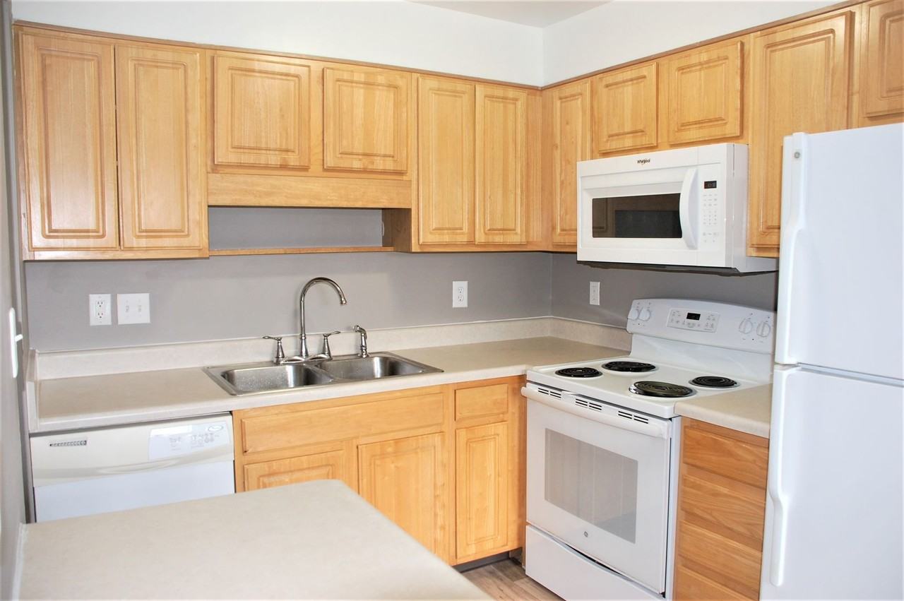 6933 Buckridge West Drive - Photo 3 of 6