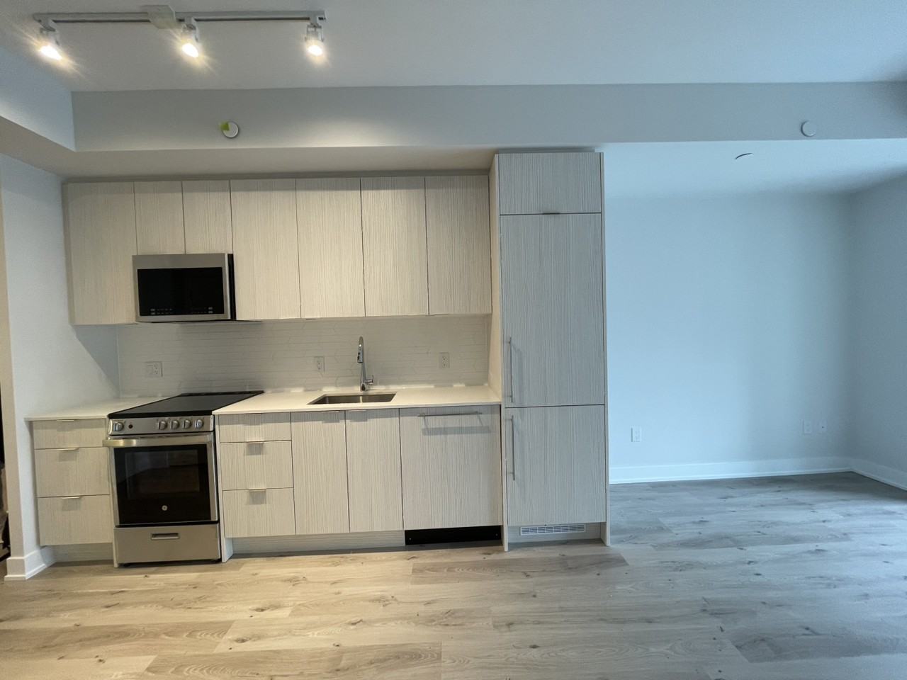 430 Square One Dr - Photo 4 of 8