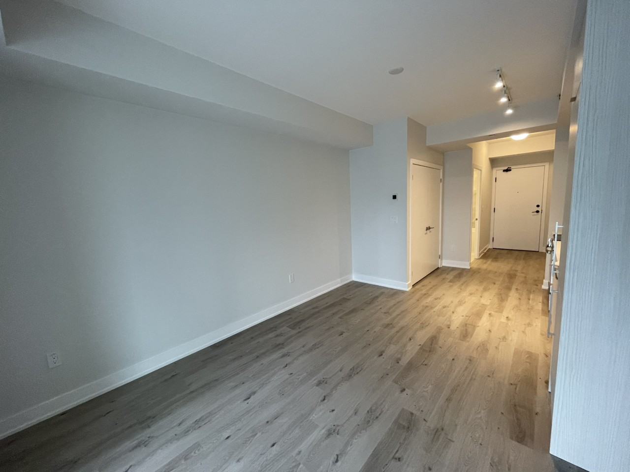 430 Square One Dr - Photo 6 of 8